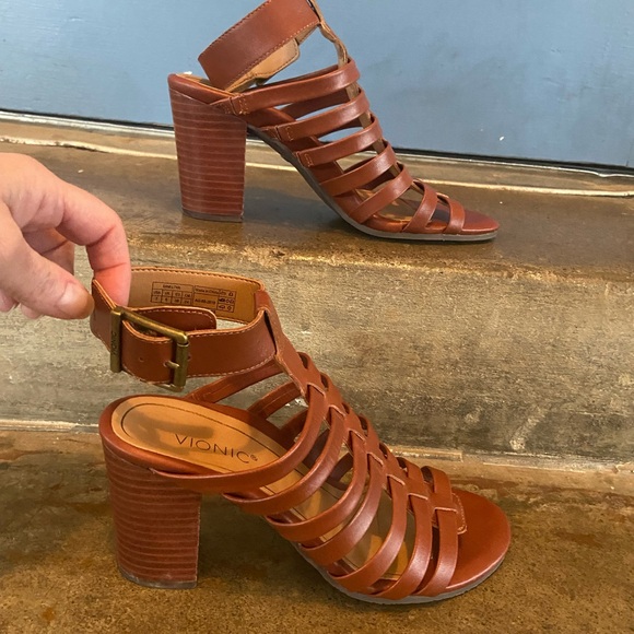 Vionic Tan Leather Strappy block heel Sandals - Picture 2 of 9